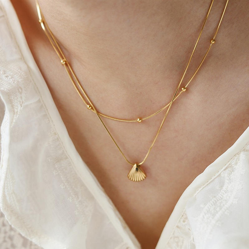 Oceania Ribbed Seashell Pendant Necklace